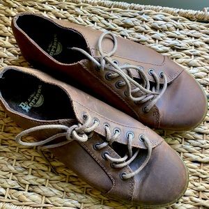 Dr Martens | Wilbur Brown Leather Sneakers | size 8 M